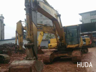Komatsu PC200-6 Excavator