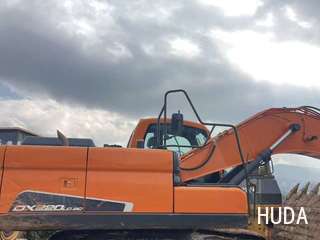 Doosan DH220-9E Excavator - 2